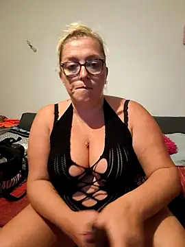 Snapshot of winniess40 chatting on 9, 10, 2025 winniess40 online show from 9, 10, 2025