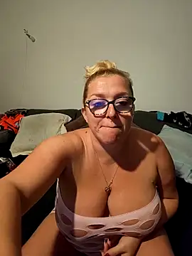 Snapshot of winniess40 chatting on 6, 11, 2025 winniess40 online show from 6, 11, 2025