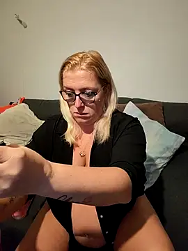 Snapshot of winniess40 chatting on 21, 11, 2025 winniess40 online show from 21, 11, 2025