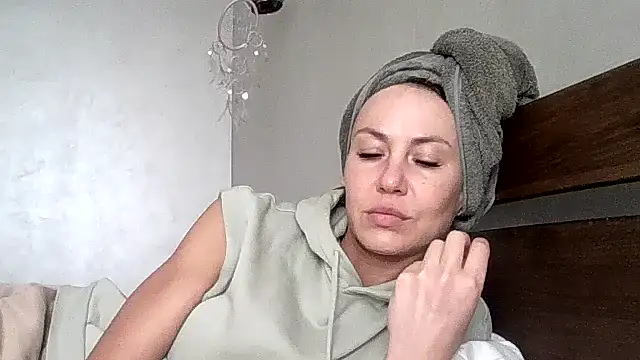 JulianaGold1 online show from 19, 4, 2026