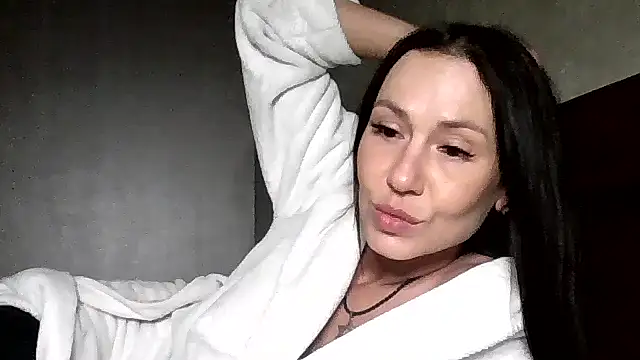 Snapshot of JulianaGold1 chatting on 19, 4, 2026 JulianaGold1 online show from 19, 4, 2026