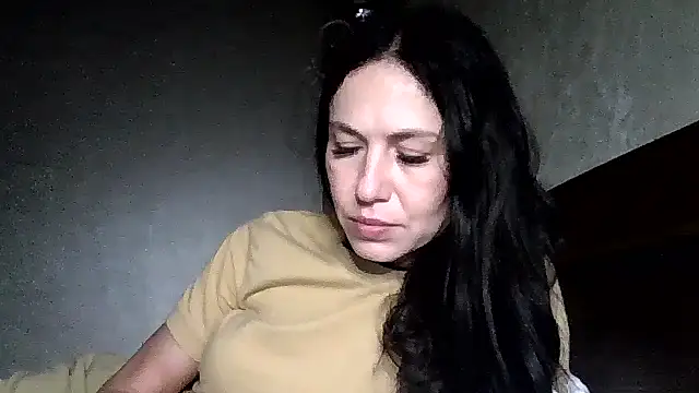 Snapshot of JulianaGold1 chatting on 25, 4, 2026 JulianaGold1 online show from 25, 4, 2026