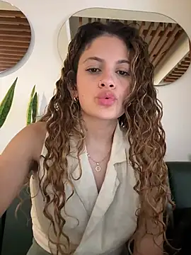 Snapshot of alana15 chatting on 14, 12, 2024 alana15 online show from 14, 12, 2024