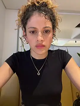 Snapshot of alana15 chatting on 22, 12, 2024 alana15 online show from 22, 12, 2024