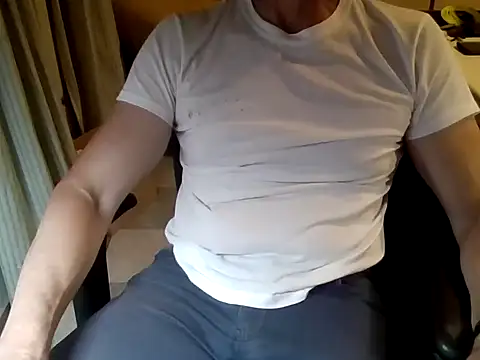 Snapshot of mariohurt101 chatting on 2, 12, 2025 mariohurt101 online show from 2, 12, 2025