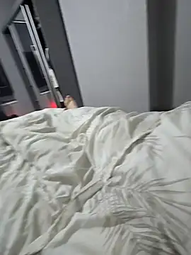 Snapshot of elenaUK chatting on 27, 11, 2025 elenaUK online show from 27, 11, 2025