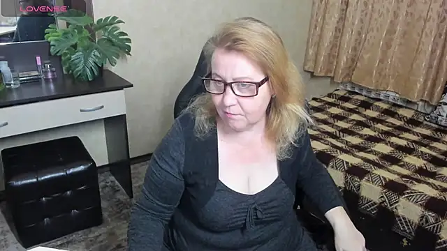 Snapshot of Frau_Marta chatting on 14, 12, 2024 Frau Marta online show from 14, 12, 2024