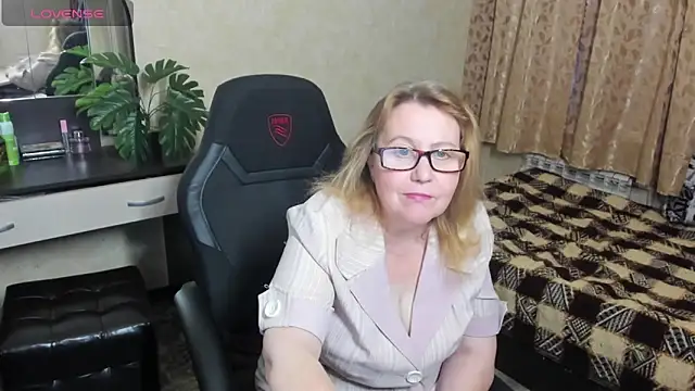 Snapshot of Frau_Marta chatting on 20, 12, 2024 Frau Marta online show from 20, 12, 2024