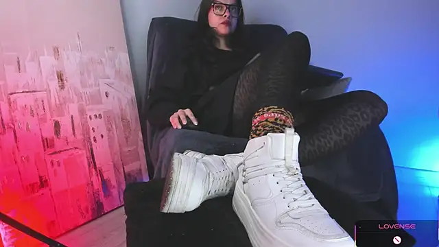 veronicafalcon online show from 10, 9, 2025