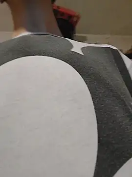 Snapshot of JoLeNe27 chatting on 8, 11, 2025 JoLeNe27 online show from 8, 11, 2025