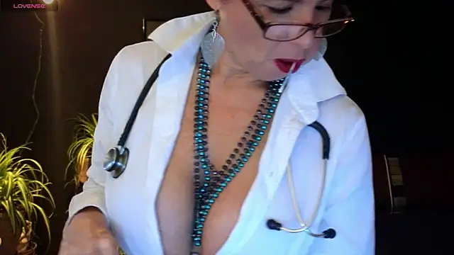 Snapshot of milfettefab chatting on 4, 10, 2025 milfettefab online show from 4, 10, 2025