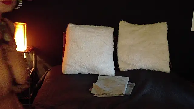 Snapshot of milfettefab chatting on 16, 11, 2025 milfettefab online show from 16, 11, 2025