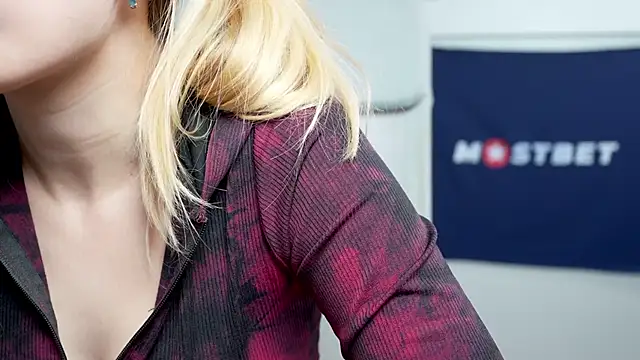 foxeslovefoxes online show from 12, 1, 2025