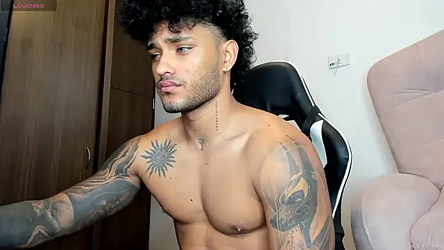 Snapshot of Alessandro_Vanni chatting on 2, 12, 2024 Alessandro Vanni online show from 2, 12, 2024