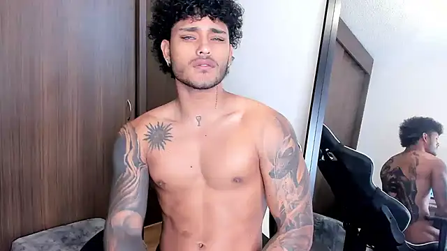 Snapshot of Alessandro_Vanni chatting on 20, 12, 2024 Alessandro Vanni online show from 20, 12, 2024