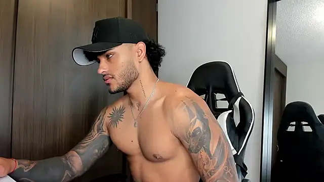 Snapshot of Alessandro_Vanni chatting on 27, 12, 2024 Alessandro Vanni online show from 27, 12, 2024