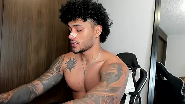 Snapshot of Alessandro_Vanni chatting on 7, 1, 2025 Alessandro Vanni online show from 7, 1, 2025