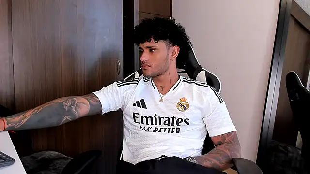 Snapshot of Alessandro_Vanni chatting on 12, 1, 2025 Alessandro Vanni online show from 12, 1, 2025