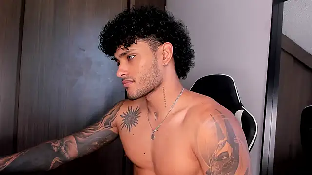 Snapshot of Alessandro_Vanni chatting on 14, 1, 2025 Alessandro Vanni online show from 14, 1, 2025