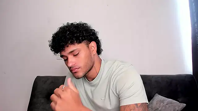 Snapshot of Alessandro_Vanni chatting on 18, 2, 2025 Alessandro Vanni online show from 18, 2, 2025