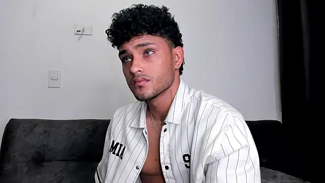 Snapshot of Alessandro_Vanni chatting on 6, 3, 2025 Alessandro Vanni online show from 6, 3, 2025