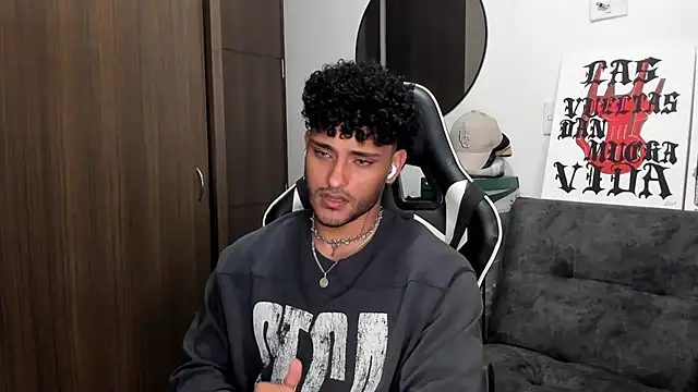 Snapshot of Alessandro_Vanni chatting on 29, 9, 2025 Alessandro Vanni online show from 29, 9, 2025