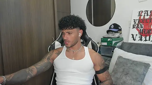 Snapshot of Alessandro_Vanni chatting on 30, 9, 2025 Alessandro Vanni online show from 30, 9, 2025