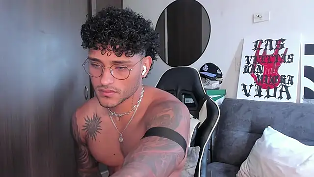 Snapshot of Alessandro_Vanni chatting on 2, 10, 2025 Alessandro Vanni online show from 2, 10, 2025