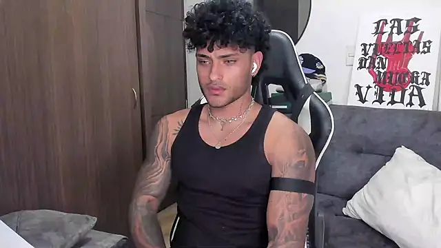 Snapshot of Alessandro_Vanni chatting on 3, 10, 2025 Alessandro Vanni online show from 3, 10, 2025