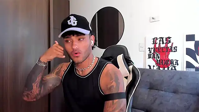 Snapshot of Alessandro_Vanni chatting on 9, 10, 2025 Alessandro Vanni online show from 9, 10, 2025