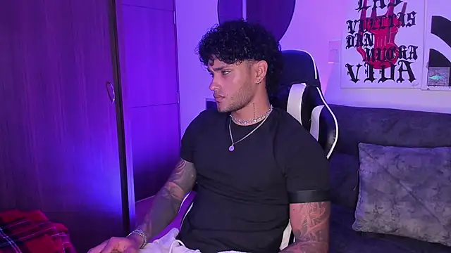 Snapshot of Alessandro_Vanni chatting on 24, 4, 2026 Alessandro Vanni online show from 24, 4, 2026