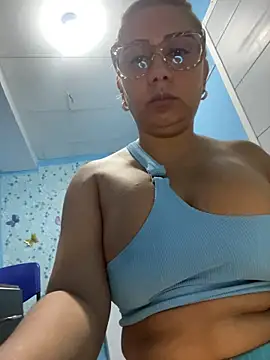 Snapshot of maymercy chatting on 9, 10, 2025 maymercy online show from 9, 10, 2025