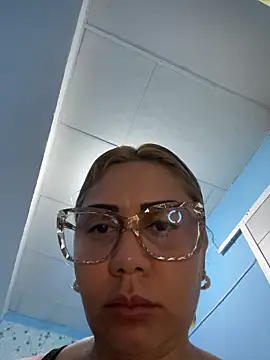 Snapshot of maymercy chatting on 18, 10, 2025 maymercy online show from 18, 10, 2025
