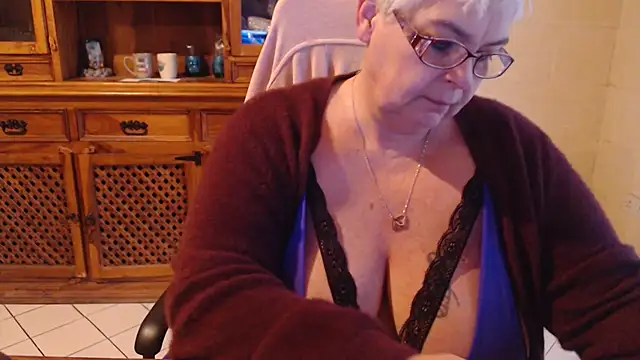 MISS LINDAH online show from 4, 3, 2025