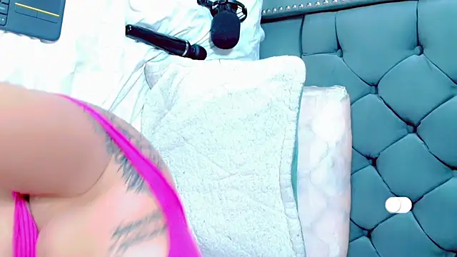 Imannejulienne online show from 24, 1, 2025