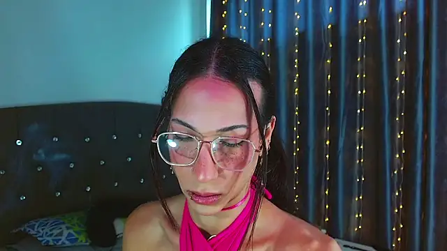 Kenisha Sweet online show from 1, 2, 2026