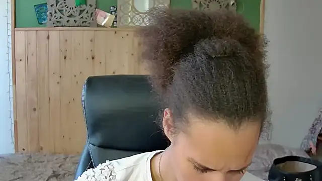 Snapshot of AaliyahHarris chatting on 25, 5, 2026 AaliyahHarris online show from 25, 5, 2026