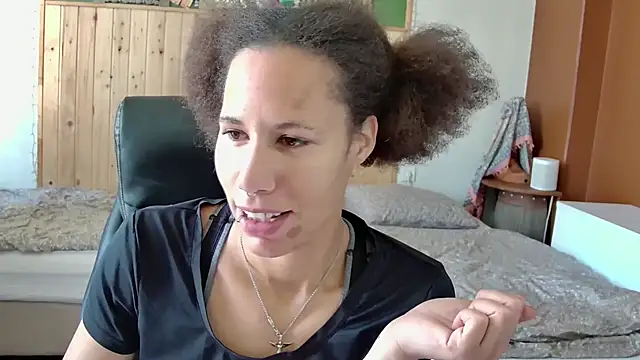 Snapshot of AaliyahHarris chatting on 27, 5, 2026 AaliyahHarris online show from 27, 5, 2026