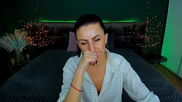 Rebecca Diamond online show from 5, 3, 2025