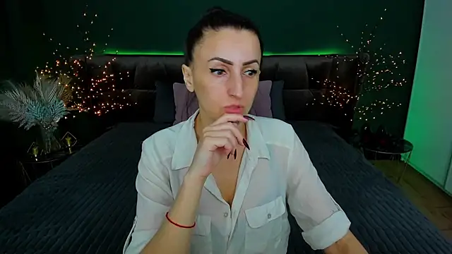 Rebecca Diamond online show from 6, 3, 2025