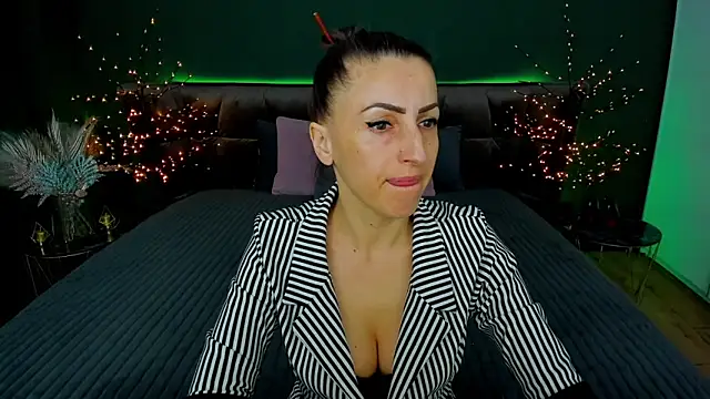 Rebecca Diamond online show from 18, 3, 2025