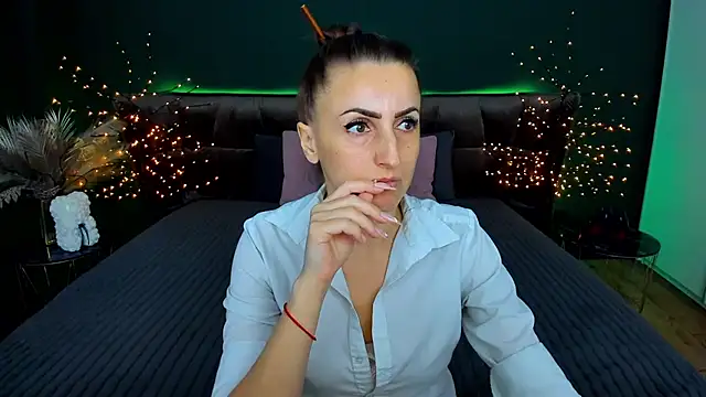 Rebecca Diamond online show from 2, 12, 2025