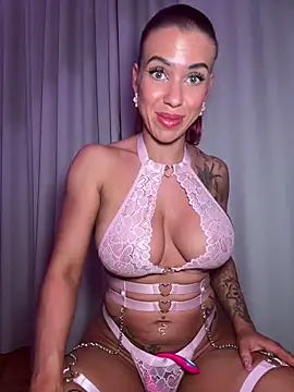 Snapshot of Pia_July_ chatting on 22, 10, 2025 Pia July online show from 22, 10, 2025