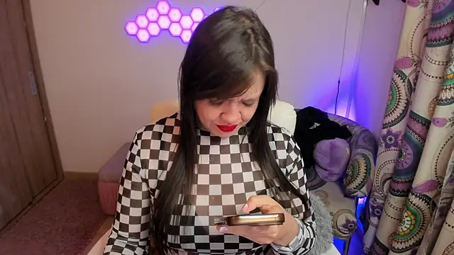 Snapshot of sophia_grants chatting on 5, 12, 2025 sophia grants online show from 5, 12, 2025