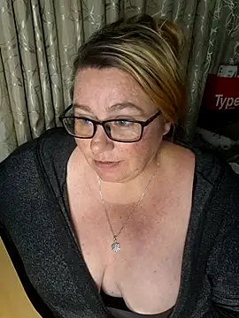 Snapshot of Iceprincess2bad4u chatting on 18, 10, 2025 Iceprincess2bad4u online show from 18, 10, 2025