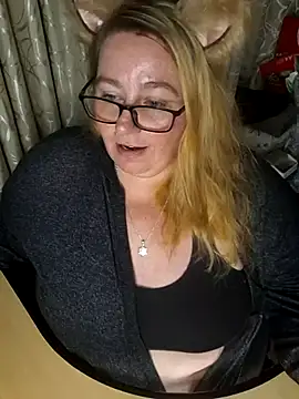 Snapshot of Iceprincess2bad4u chatting on 3, 11, 2025 Iceprincess2bad4u online show from 3, 11, 2025