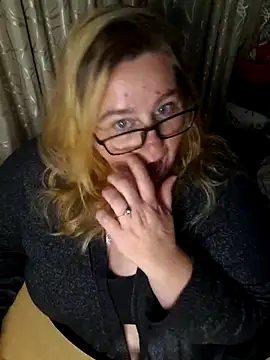 Snapshot of Iceprincess2bad4u chatting on 10, 11, 2025 Iceprincess2bad4u online show from 10, 11, 2025