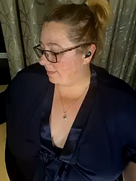 Snapshot of Iceprincess2bad4u chatting on 3, 2, 2026 Iceprincess2bad4u online show from 3, 2, 2026