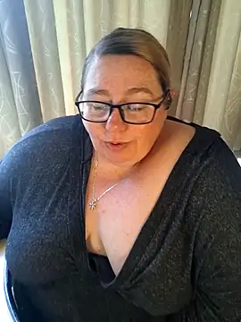 Snapshot of Iceprincess2bad4u chatting on 18, 4, 2026 Iceprincess2bad4u online show from 18, 4, 2026