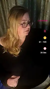 Snapshot of Iceprincess2bad4u chatting on 4, 7, 2026 Iceprincess2bad4u online show from 4, 7, 2026